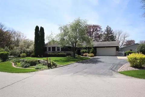 1293 Lake Breeze Rd, Oshkosh, WI 54904