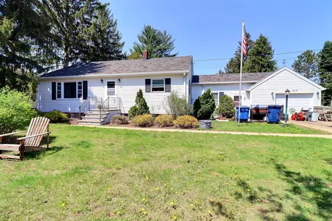 1910 Harbor Lights Rd, Green Bay, WI 54313