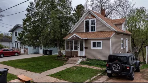 614 S Washington St, Waupaca, WI 54981