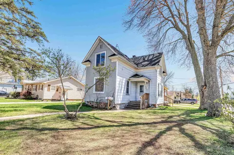 316 W 3rd St, Shawano, WI 54166