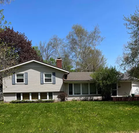 455 Ellefson St, Iola, WI 54945