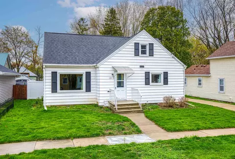 145 E Tobacnoir St, Kaukauna, WI 54130