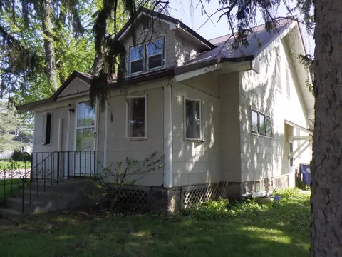 29 16th St, Clintonville, WI 54929