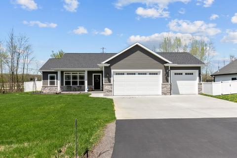 1583 Woods Edge Ln, Neenah, WI 54956