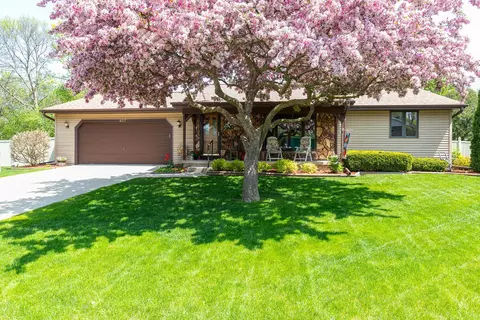 437 N Fox Croft Dr, De Pere, WI 54115