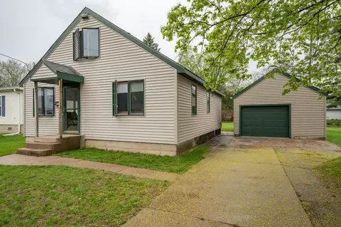 40 Hemlock St, Clintonville, WI 54929