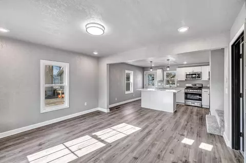 209 N State St, Appleton, WI 54911 photo 9