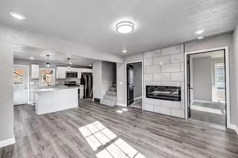 209 N State St, Appleton, WI 54911 photo 8