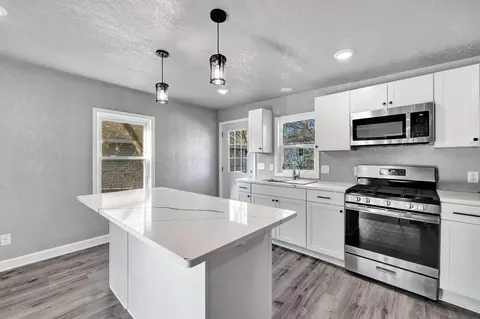 209 N State St, Appleton, WI 54911 photo 4