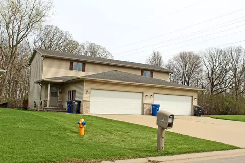 2315 Meadow Green Dr, Neenah, WI 54956