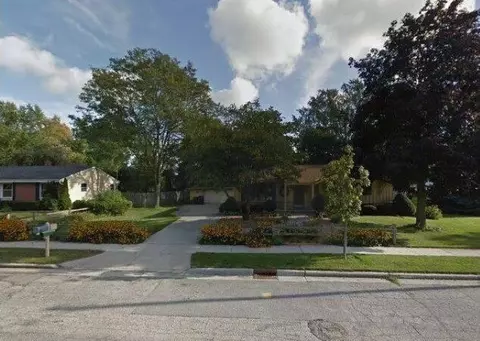 121 W Walters Dr, Grafton, WI 53024