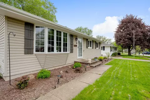 2209 S Telulah Ave, Appleton, WI 54915 photo 2