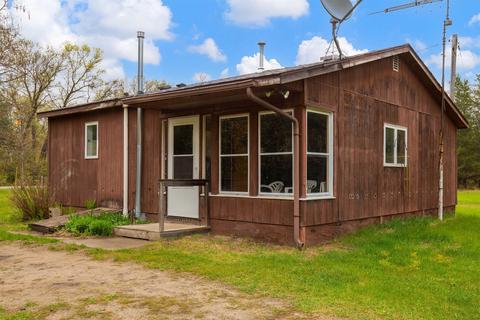 519 Badger Dr, Hancock, WI 54943