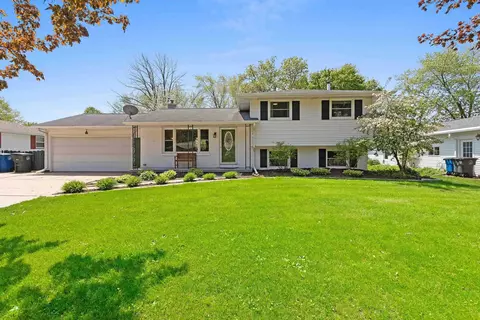 1123 Canterbury Rd, Green Bay, WI 54304