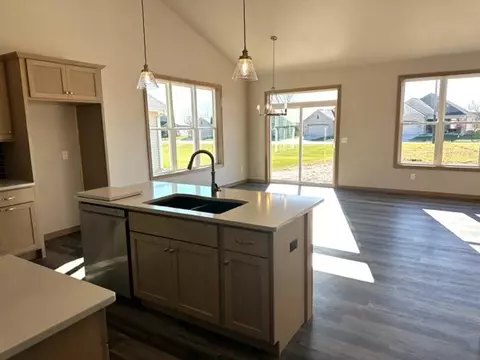 2339 E Honeygold Ct, Appleton, WI 54913 photo 4