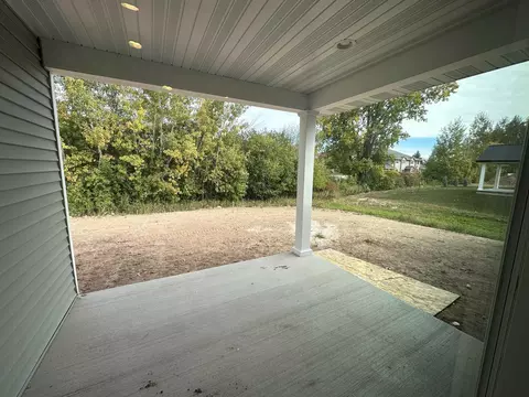 2284 E Honeygold Ct, Appleton, WI 54913 photo 4