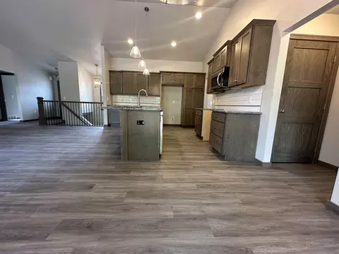 2284 E Honeygold Ct, Appleton, WI 54913 photo 3