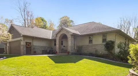 5387 Douglas Rd, Little Suamico, WI 54141