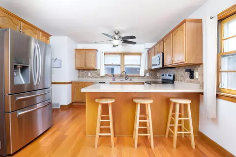 1918 S Jackson St, Appleton, WI 54915 photo 3