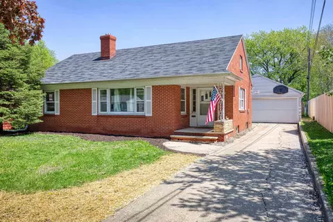 1918 S Jackson St, Appleton, WI 54915