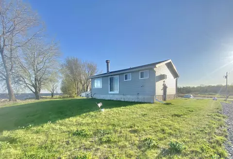 2728 Kunzer Beach Ln, Little Suamico, WI 54141