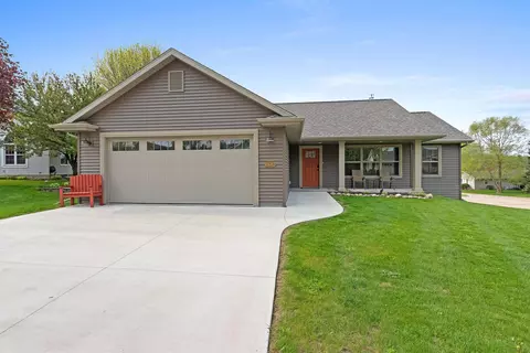 8 Mulberry Ct, Shawano, WI 54166