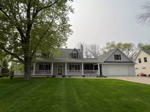 5533 Lake Rd, Oshkosh, WI 54902