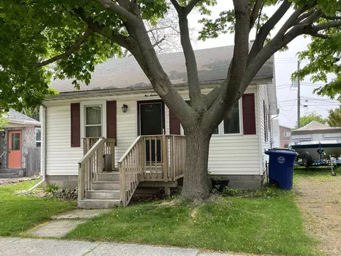 116 S Superior St, De Pere, WI 54115