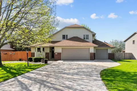 967 Mill Pond Ln, Neenah, WI 54956