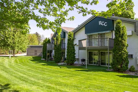 1001 S Oneida St #2J, Appleton, WI 54915