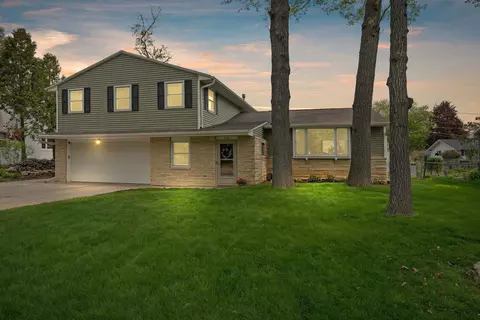 1686 Birchwood Dr, Green Bay, WI 54304