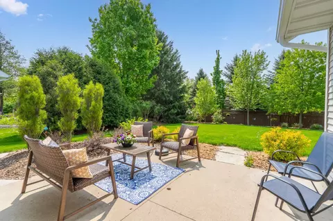 2915 E Greenleaf Dr, Appleton, WI 54913 photo 2