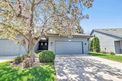 1819 Beethoven Dr, Green Bay, WI 54311