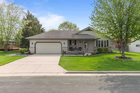 1163 Fieldview Dr, Menasha, WI 54952