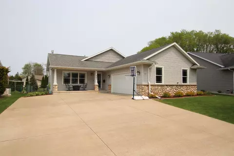 360 Foster St, Oshkosh, WI 54902