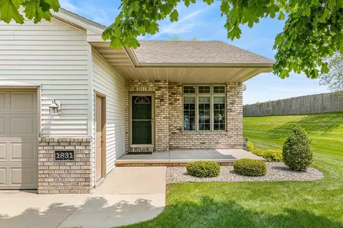 1831 E Sylvan Ave, Appleton, WI 54915 photo 2