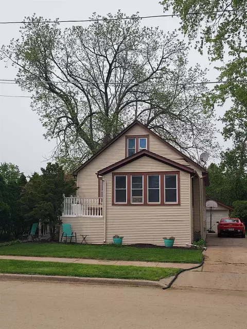 1144 Adams Ave, Oshkosh, WI 54902