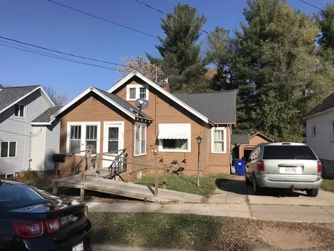 98 Waupaca St, Clintonville, WI 54929