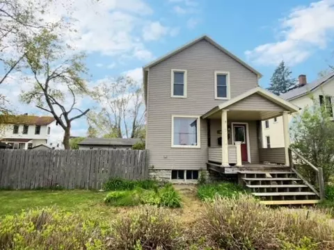 507 5th St, Menominee, MI 49858