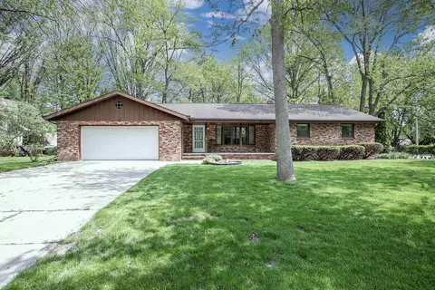 1612 Woodland Ct, Appleton, WI 54911