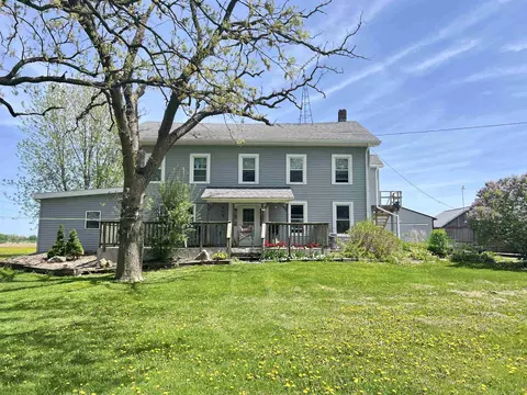 n6871 Center Road, Rosendale, WI 54974