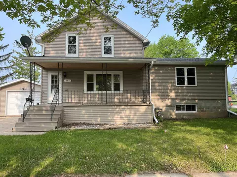 165 Main St, Pulaski, WI 54162