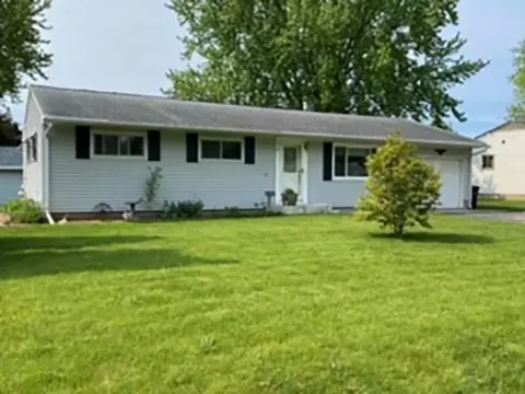 25 Myrna Jane Dr, Oshkosh, WI 54902