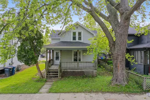 1023 Wright St, Oshkosh, WI 54901