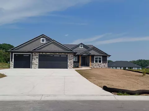 2131 Durum Ct, Suamico, WI 54313