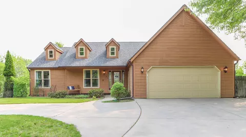 699 High St, Waupaca, WI 54981