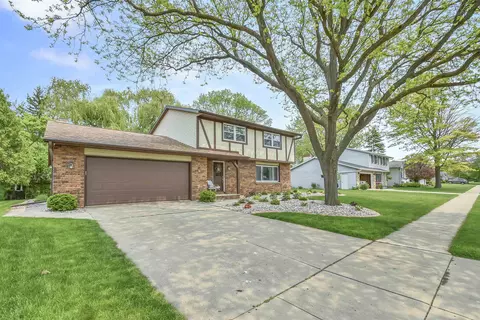 407 S Good Hope Rd, De Pere, WI 54115