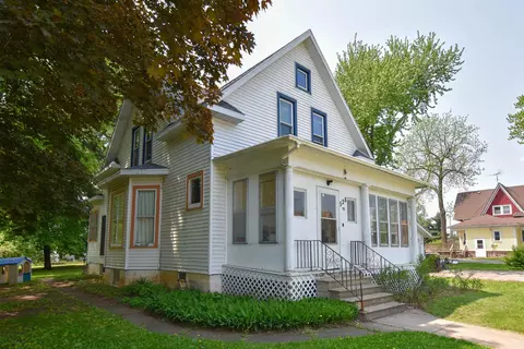 528 Park Ave, Wild Rose, WI 54984