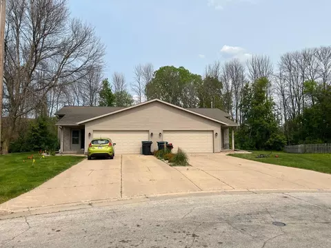 1189 Nier Ct, Green Bay, WI 54303
