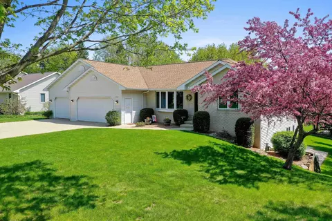 1346 Settlers Row, Green Bay, WI 54313
